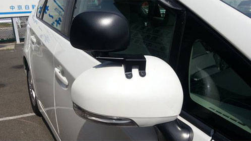 中京自動車整備が提供するプリウス教習車（右側サイドミラー　アップ）